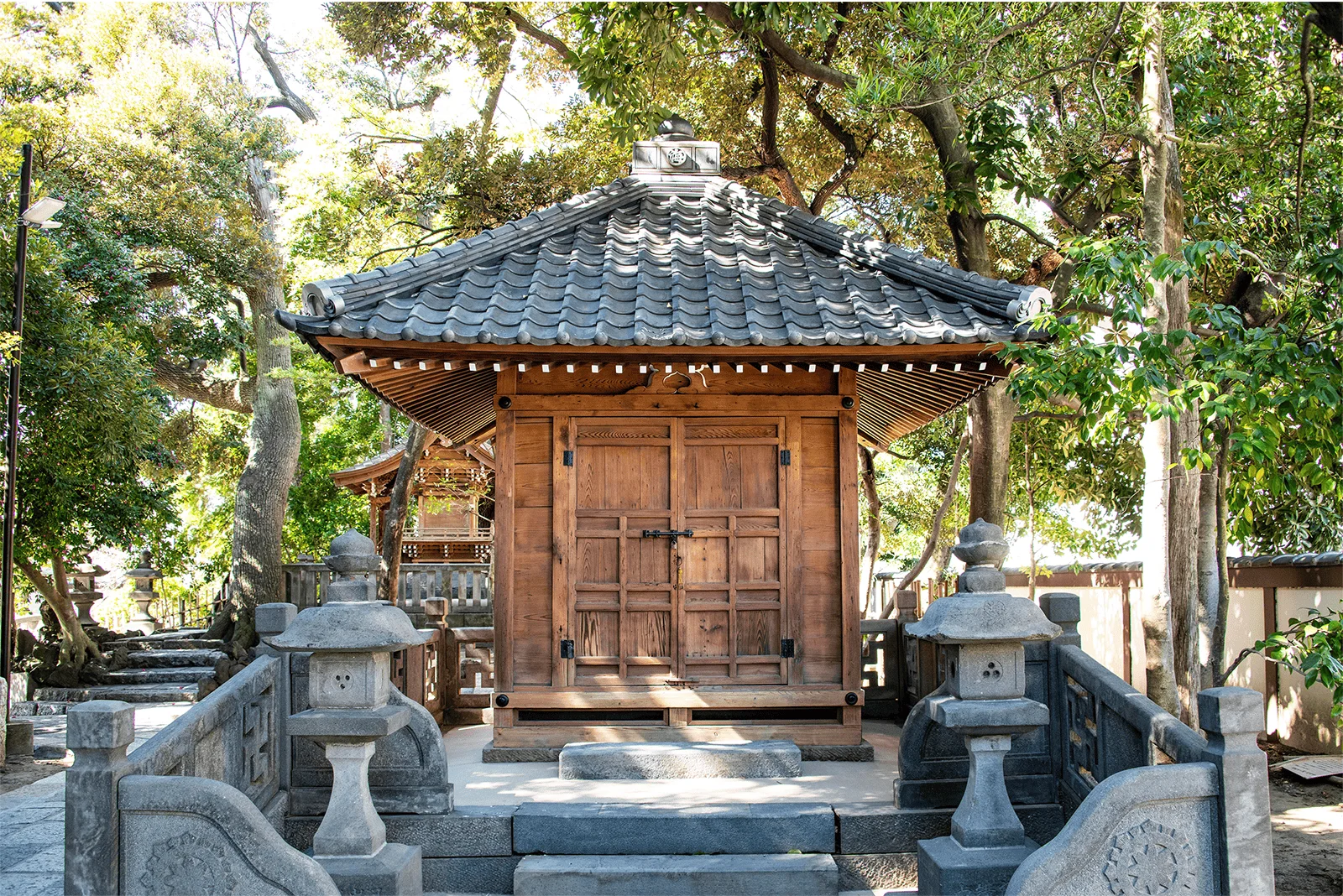 奥の院